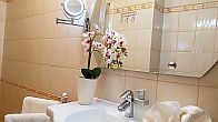 Isabell Hotel Gyor - bathroom - 4-star hotels in Gyor